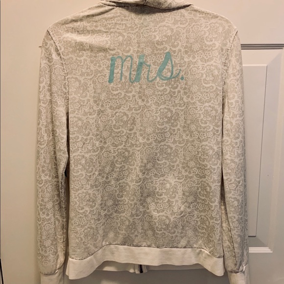Honeydew NWT “Mrs” Hoodie in lace print size L - Picture 5 of 6